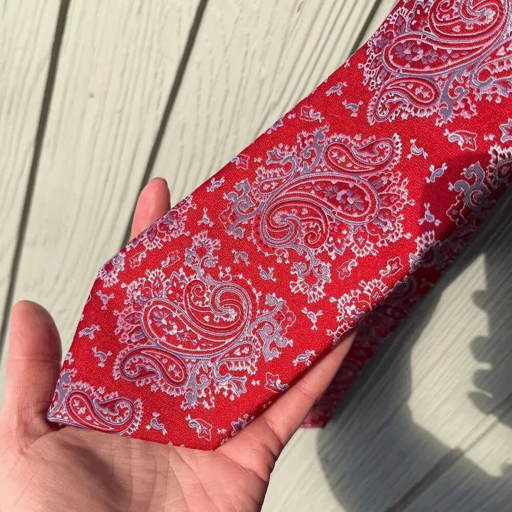 Ike Behar New York Red Paisley Silk Tie 59 x 3.5 Classic Menswear